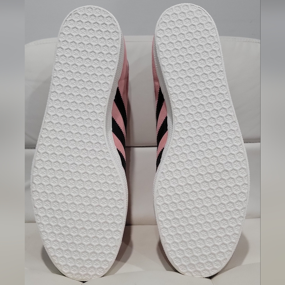 Adidas Gazelle shoe Glow Pink/Aurora Black/Core White Mens Size 11 - Picture 7 of 9